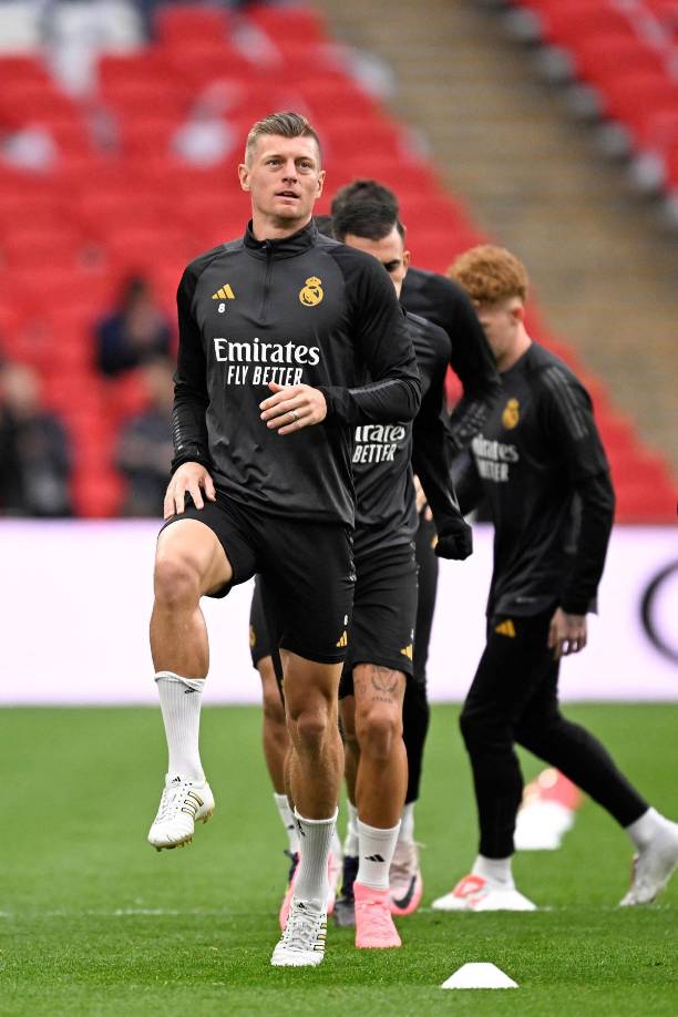 El entrenamiento de este viernes fue, además, el último de Toni Kroos, que anunció hace varios días su retirada tras esta final y la Eurocopa que se disputará en Alemania este verano. 