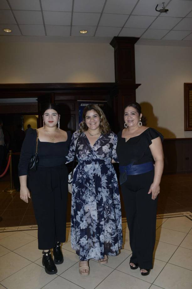 Katherine Fernández, Yajeissa Fernández y Silvia Orellana