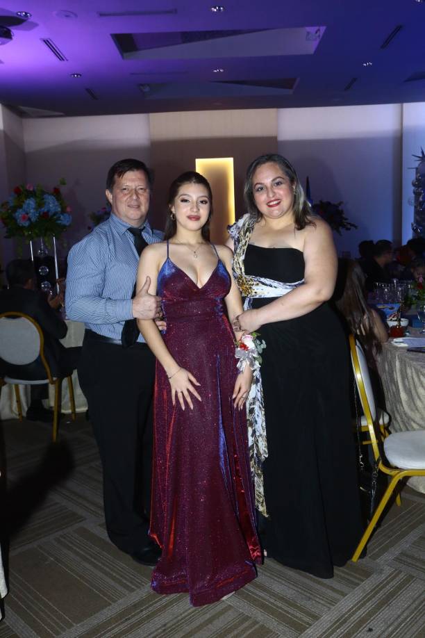 Cristian Mejía, Pamela Mejía y Pamela Paz