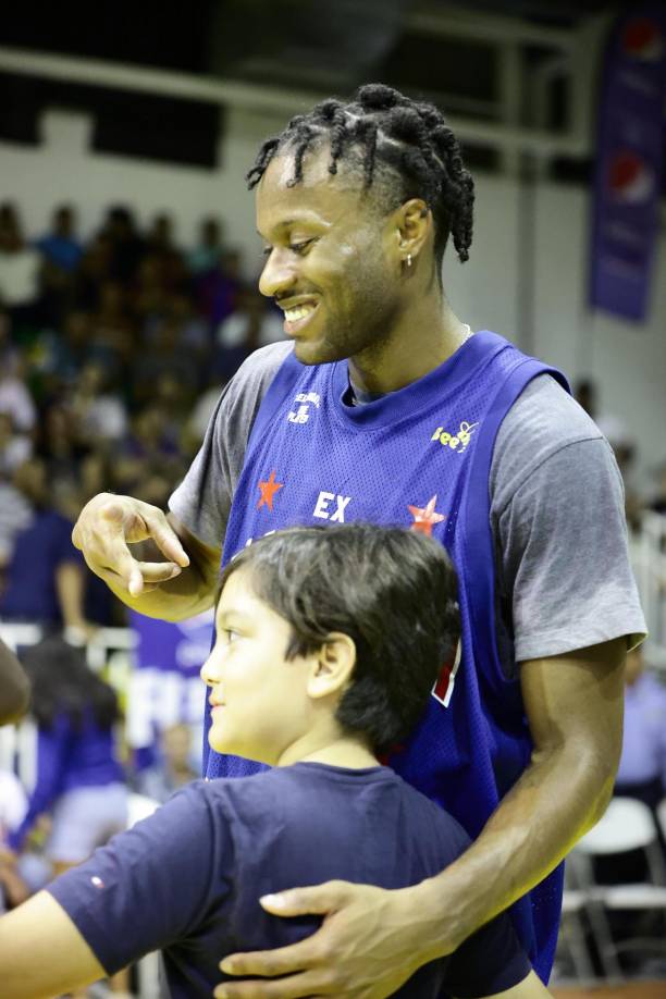 Nadie se quiso perder la foto del recuerdo del gran show de los Harlem Globetrotters.