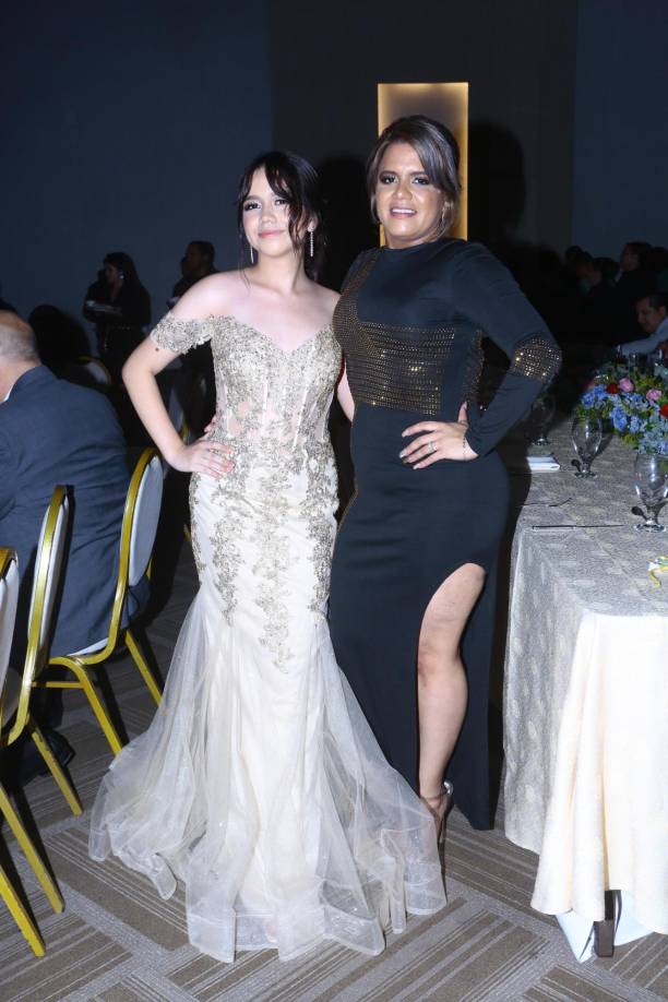 Nayely Carranza y Norma Gavarrete