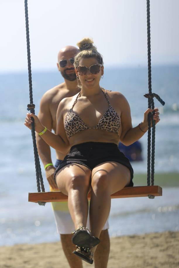 La guapa chica se llama María José Zacarías, y es originaria de Chile. 