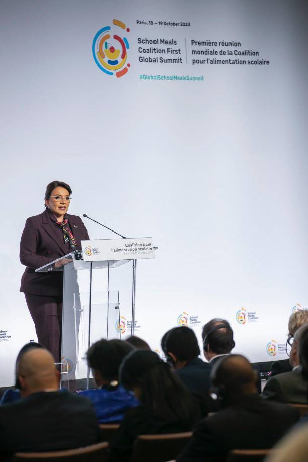 La goberante señaló que el Programa Nacional de Alimentación Escolar que su gobierno ha implementado, se está desarrollando bajo un enfoque comunitario.