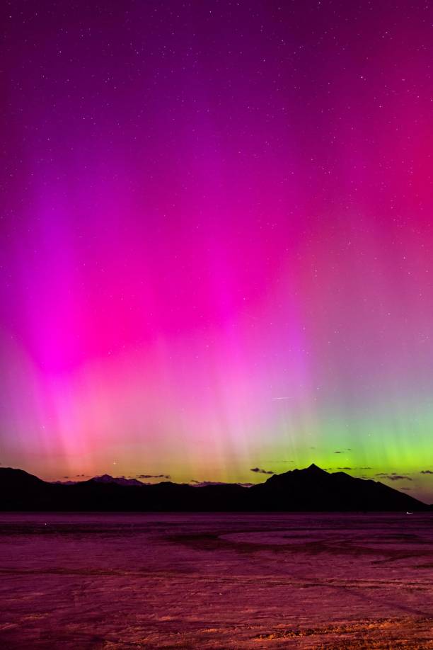 “¡Es posible que se puedan avistar auroras adicionales (si el clima lo permite) desde esta tarde hasta mañana (domingo)!”, y se emitió una alerta de tormenta geomagnética de niveles G4 y G5 para el domingo, señaló este sábado la NOAA en redes sociales.