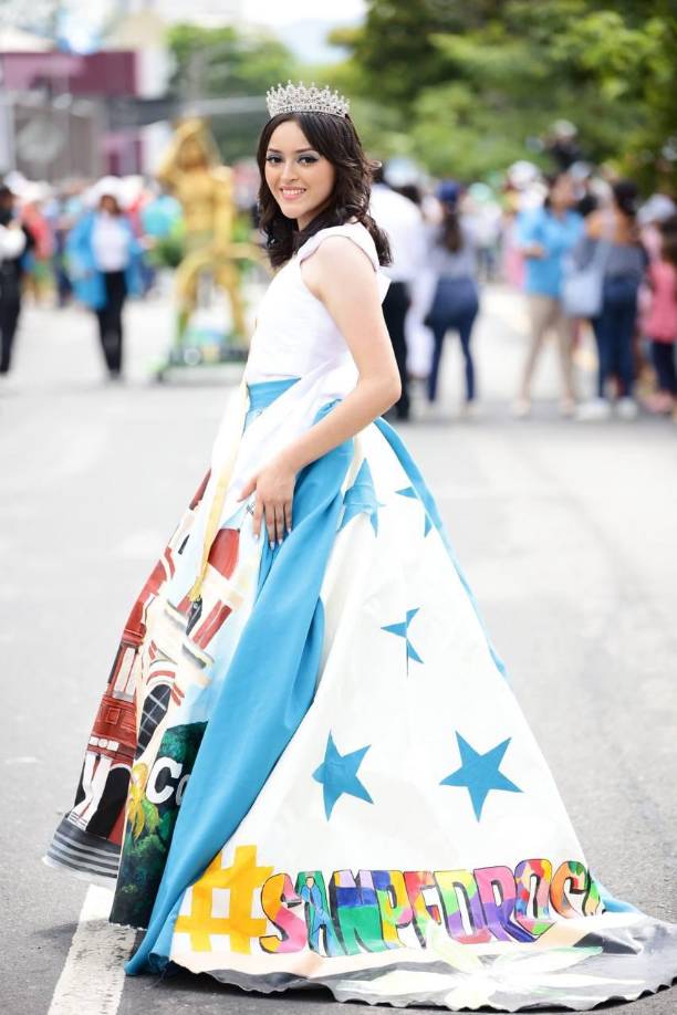 Palillonas pusieron el encanto en los desfiles en todo el país