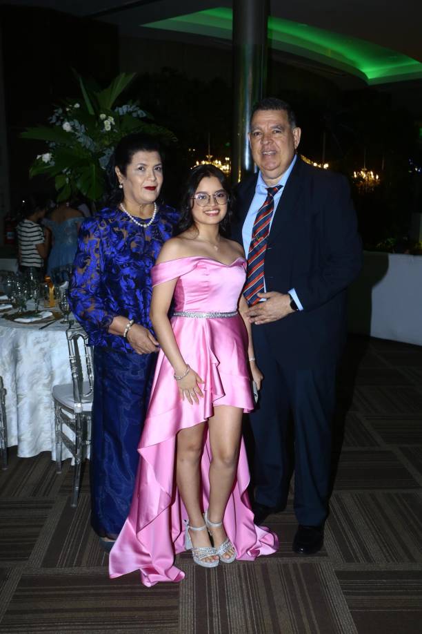 Denise Flores, Rocío Ayala y Saúl Ayala