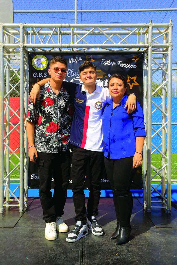 Gabriel Velásquez, Eduardo Velásquez y Elvia Colindres