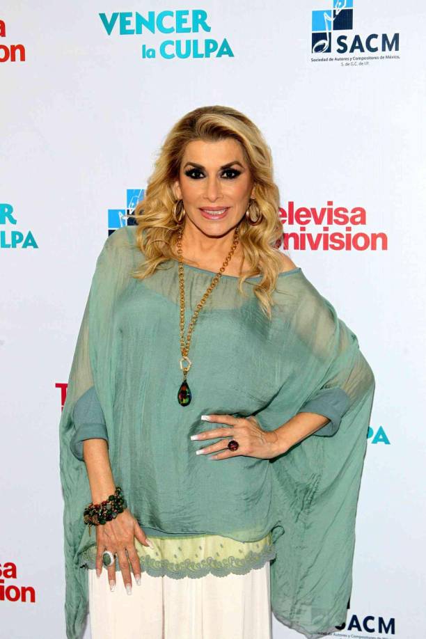 El paso de Dulce por la televisión mexicana. A su vez, Dulce también se ha destacado por su participación en numerosas producciones para la televisión, en donde ha tenido apariciones como actriz de reparto en diversas telenovelas como “Mujeres engañadas” (1999), “Las vías del amor” (2002) y “Quiéreme tonto” (2010).