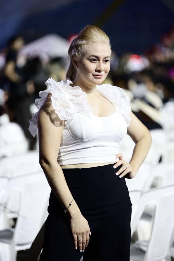 Esta guapa rubia llamó la atención entre los asistentes. 