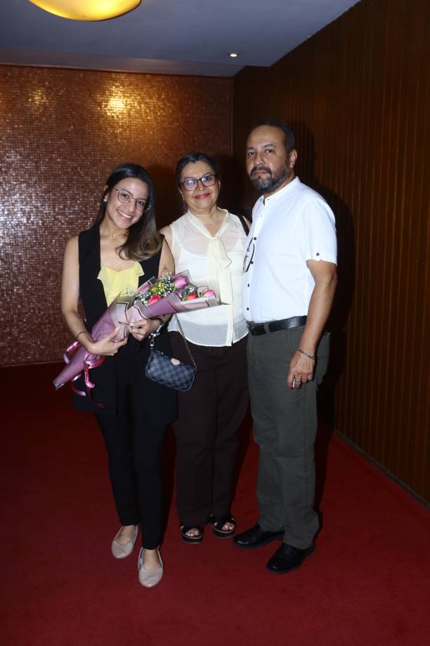 Angélica, Gloria y Carlos Irías