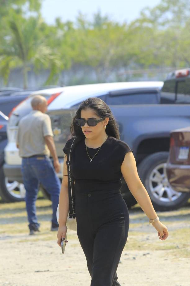 Esta linda chica cautivó en la previa del Motagua vs Tigres.