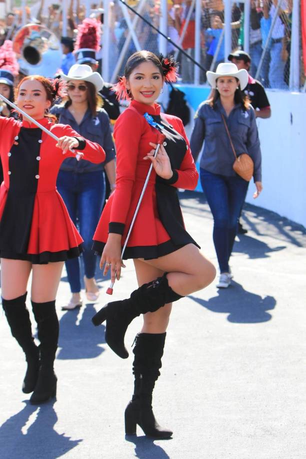 ¡Bellas y talentosas! Así brillaron las palillonas del Instituto José Cecilio del Valle