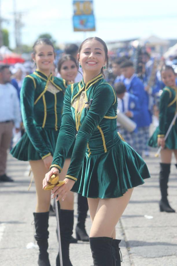 Alessa Villatoro, palillona del Liceo Heiner Reyes. 