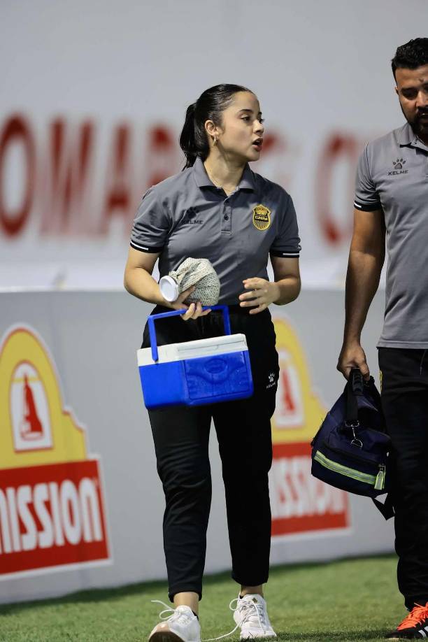 ¡Qué bonita! Alejandra Sofía López es la linda fisioterapeuta que tiene el Real España en la Liga Nacional de Honduras.