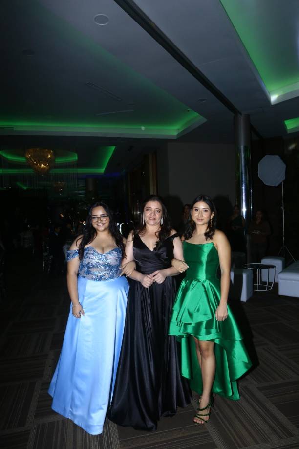 Estudiantes de último año de la Valle de Sula comparten su “último baile”