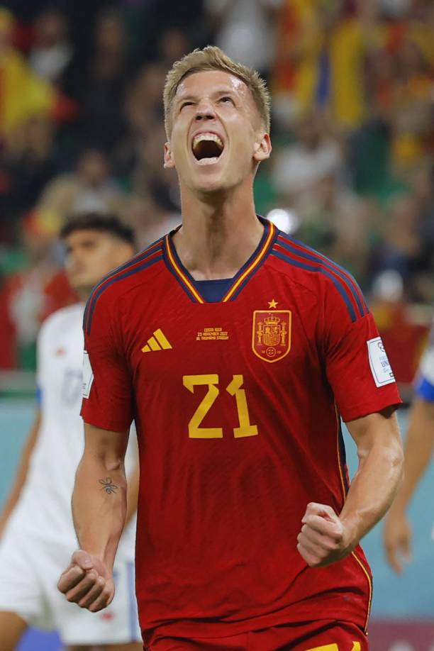 La celebración eufórica de Dani Olmo tras su gol contra Costa Rica.