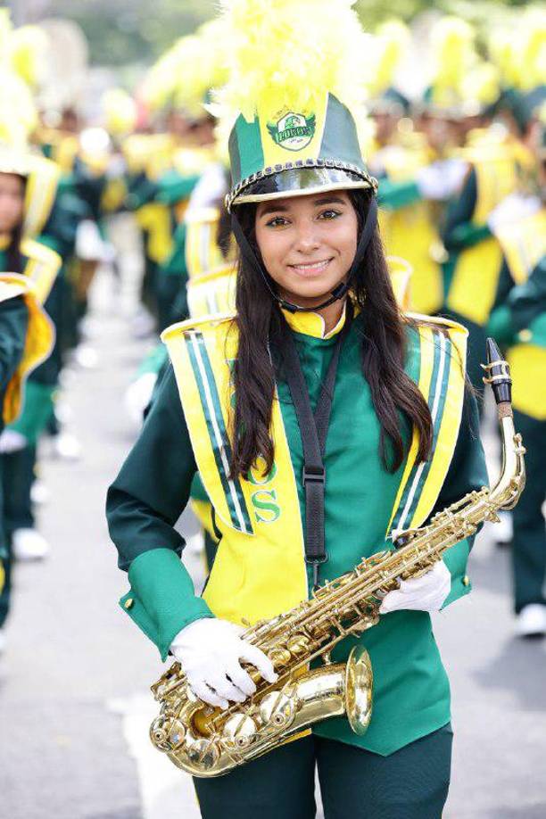 Alejandra Rivas de la banda Loros Band Latin del instituto superación.
