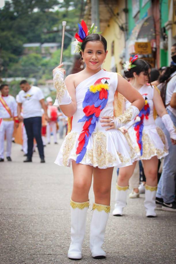 Con hermosos vestidos. Foto cortesía (Christopher Cantarero). 