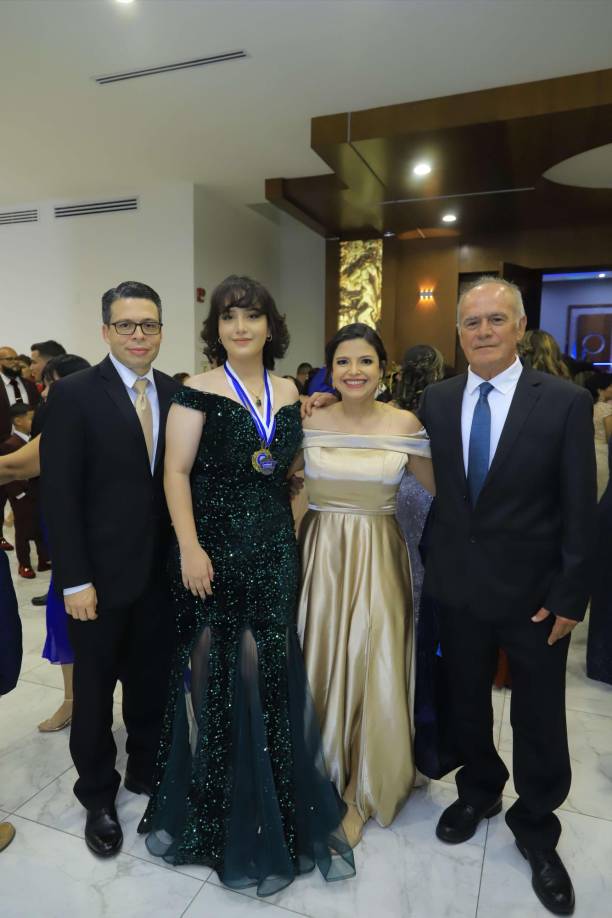 Leonidas Mejía, Ivana García, Yanina Tovar y Héctor García
