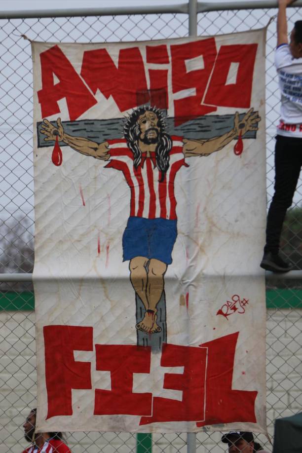 La Ultra Fiel llevó esta pancarta en honor a Jesús. 