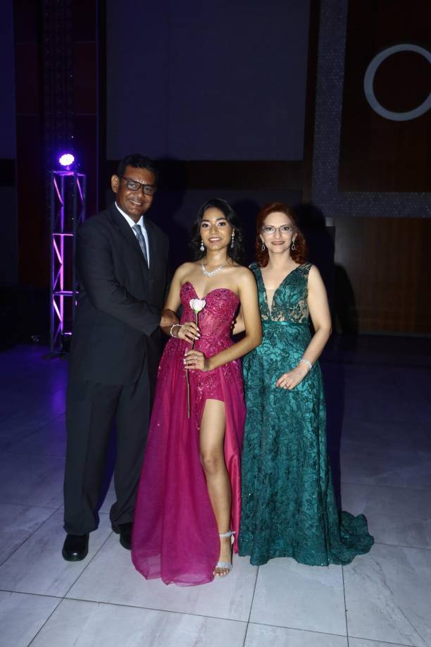 Gustavo Cálix, Antonella Cálix y Karen Mejía