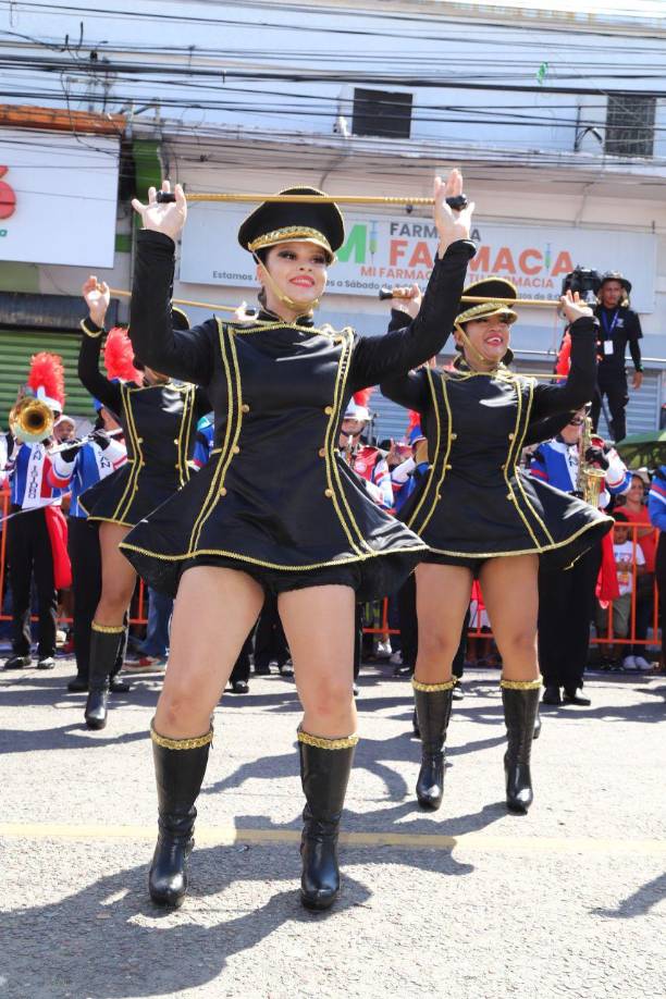 Fervor y amor patrio en los desfiles de La Ceiba