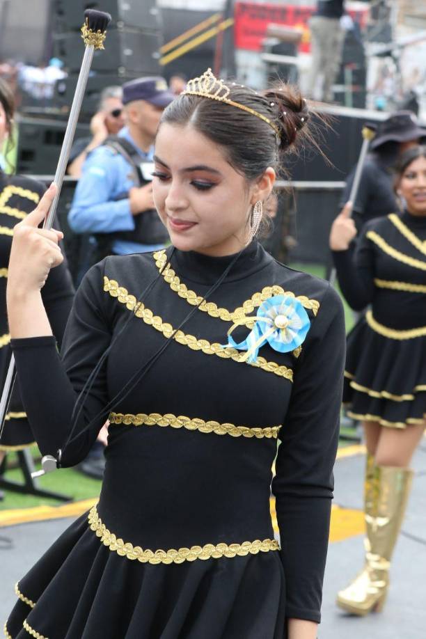 Lauren Mejía, palillona del Normal Mixto Bilingüe de Tegucigalpa. 