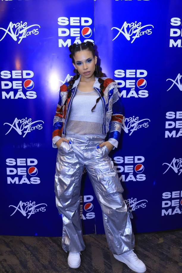 Angie Flores y Pepsi se unen para compartir en concierto con los fanáticos