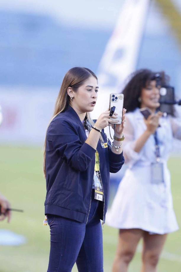 Las periodistas hondureñas engalanaron durante su cobertura previo al clásico en San Pedro Sula.