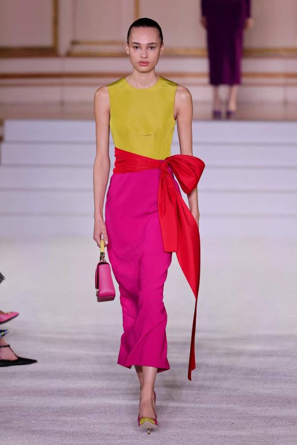 NEW YORK, NEW YORK - FEBRUARY 13: A model walks the runway for Carolina Herrera during New York Fashion Week: The Shows at The Plaza Hotel on February 13, 2023 in New York City. Theo Wargo/Getty Images/AFP (Photo by Theo Wargo / GETTY IMAGES NORTH AMERICA / Getty Images via AFP)