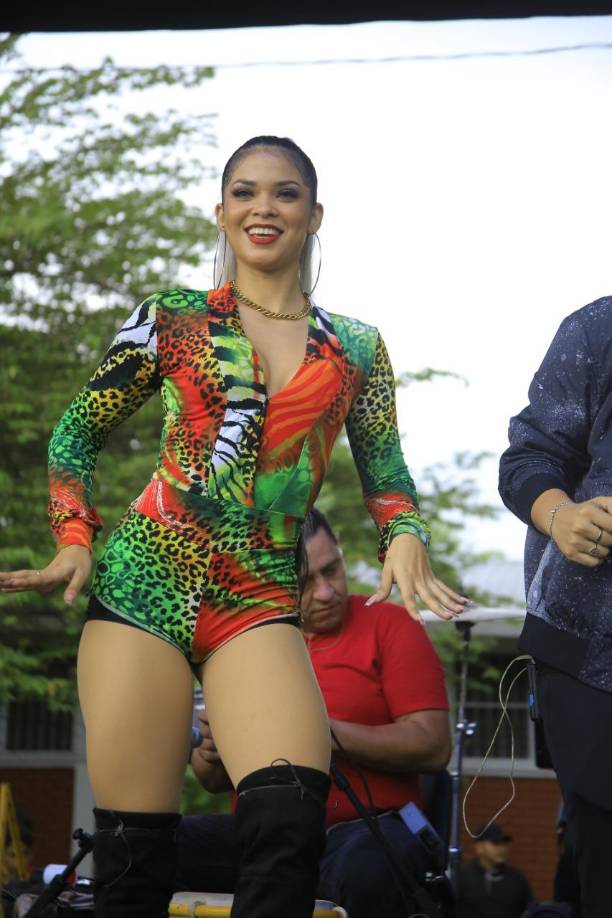Luis Sabillón califica coreografía; Kenin Howell la uniformidad; Carolina Sánchez la disciplina; Marlon Fernández y Ricardor Fúnez la musicalidad; y Arnaldo Morales a las palillonas.