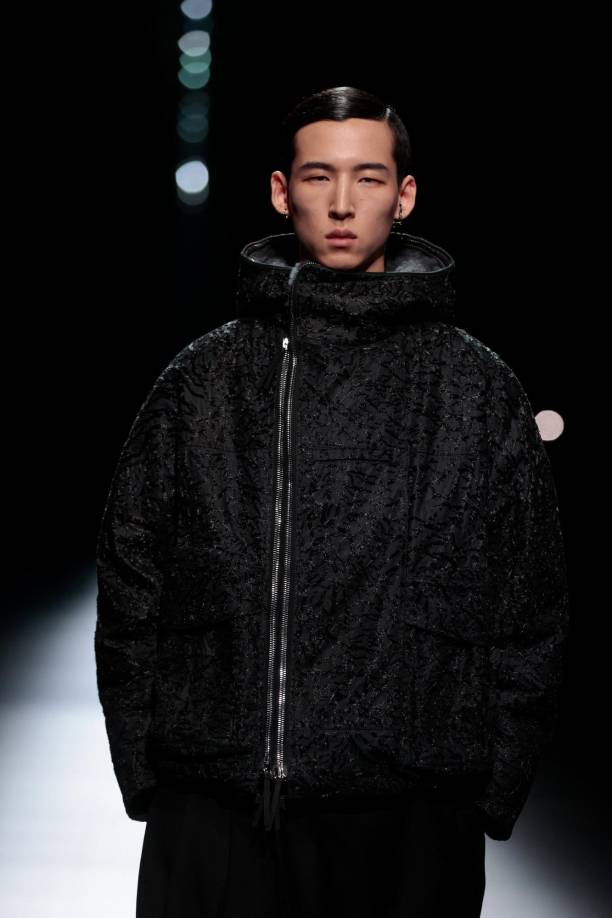 <b>”Creo que era el momento de mirar más allá del señor Dior en los archivos de la casa, de remontar hasta (Yves) Saint Laurent”, que debía ser el heredero, explicó Jones.</b>