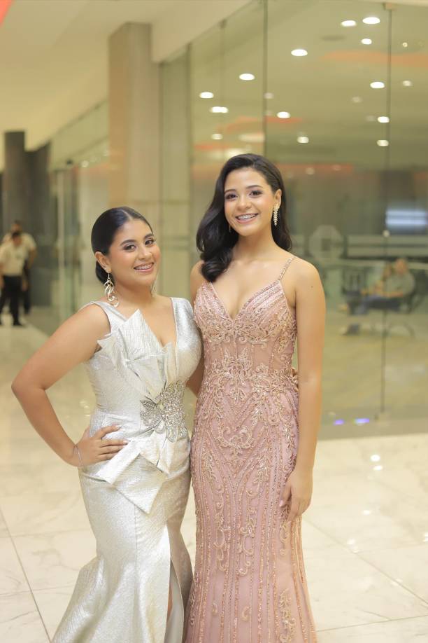 Vincy Rauda y Mía Alcocer