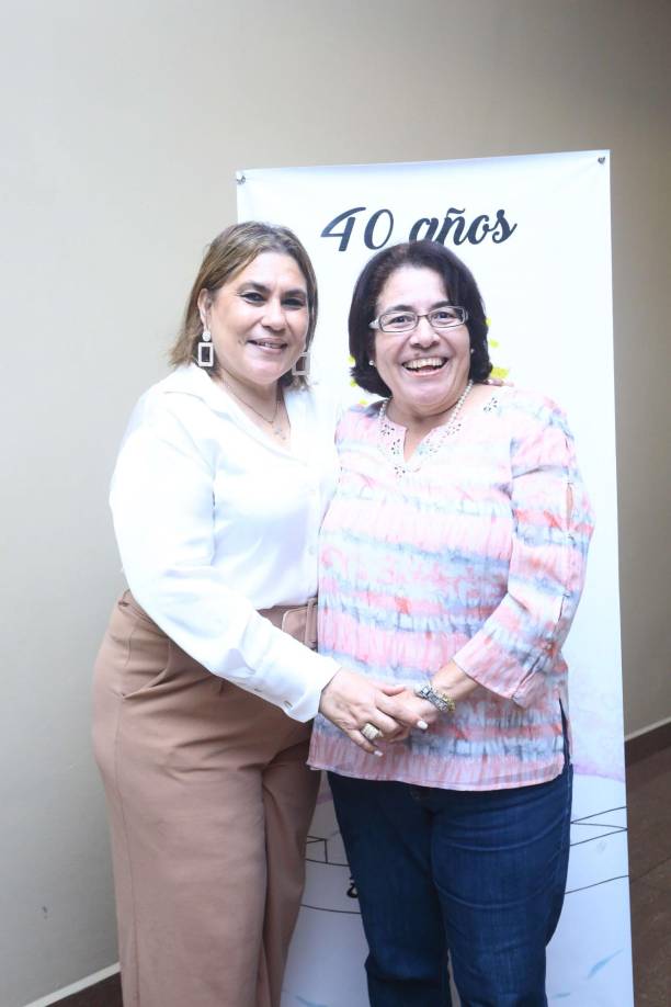 Norma Escobar y Claudia Amador