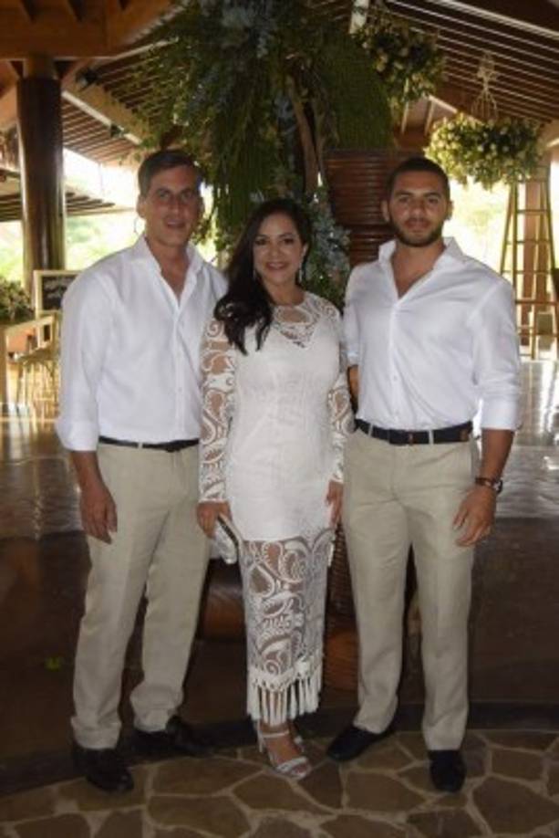 Omar, Marisol y Omar Roberto Morales.