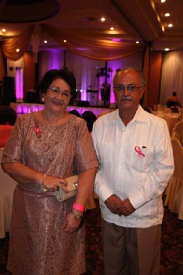 Sandra y Renato Larios.