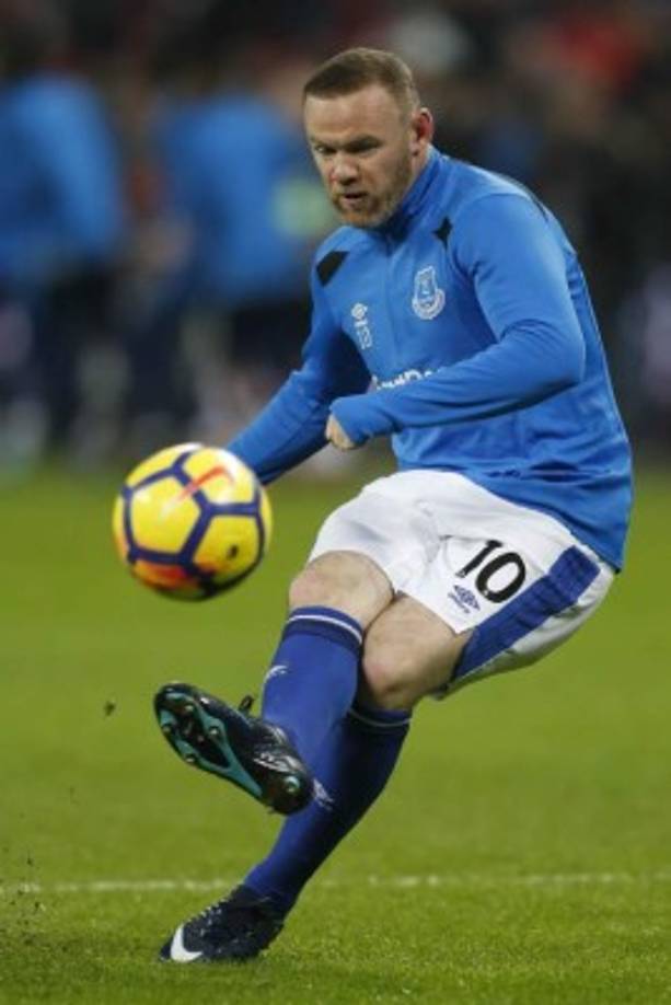El Everton y el DC United, equipo de la MLS, han llegado este jueves a un principio de acuerdo por el traspaso de Wayne Rooney. El jugador dejará en las arcas del Everton alrededor de 14 millones de euros. Según informa la BBC, el DC United ha ofrecido al ariete inglés un contrato hasta el final de 2020, y su agente, Paul Stretford, se encuentra actualmente en Estados Unidos negociando las condiciones. Foto AFP