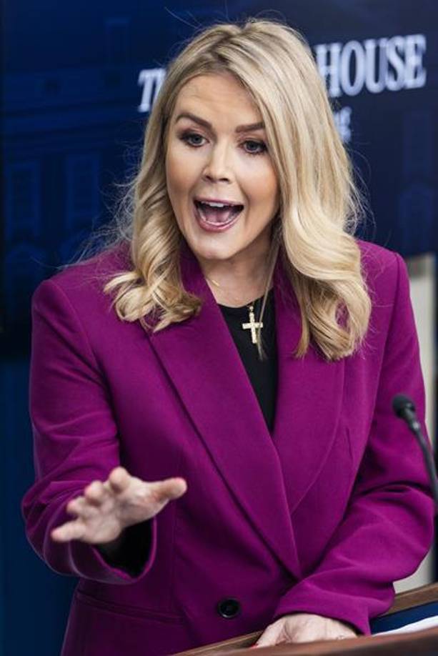 Fiel defensora de Trump, quien siempre ha mantenido una relación conflictiva con la prensa y ha calificado a los medios como “enemigos del pueblo” y “noticias falsas”, Leavitt no dudó en enzarzarse en intercambios tensos con reporteros de grandes cadenas y diarios estadounidenses.