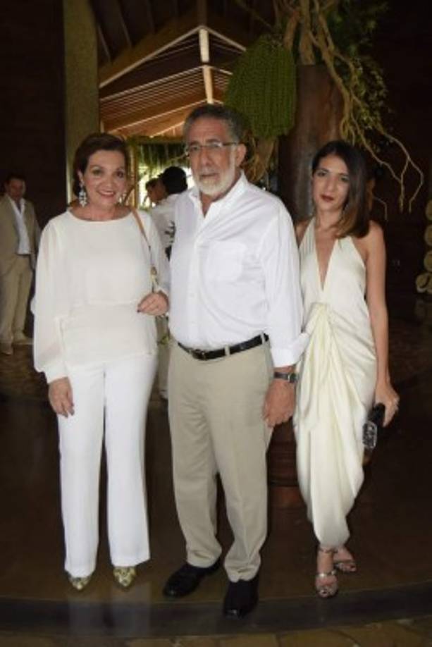 Cotty, George y Elisa Kattán.