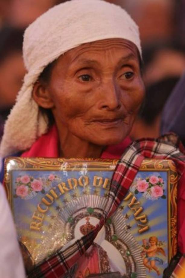 Una anciana indígena acudió a la celebración a la Virgen de Suyapa.