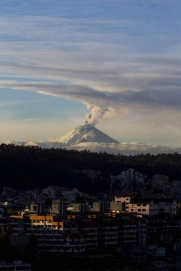 Cotopaxi en Ecuador: En la provincia ecuatoriana de Cotopaxise, se eleva a 5,897 metros sobre el nivel del mar.