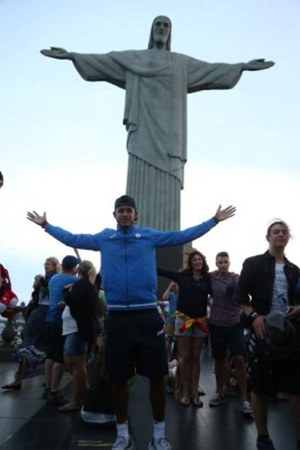 El único que no pudo estar en la visita al Corcovado, fue el profesor Jorge Luis Pinto, quien tenía que cumplir con su compromiso de brindar una conferencia de prensa en el estadio Maracaná.