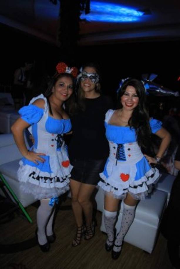 Carola Urbizo, Julissa Burgos y Kenia Suazo.
