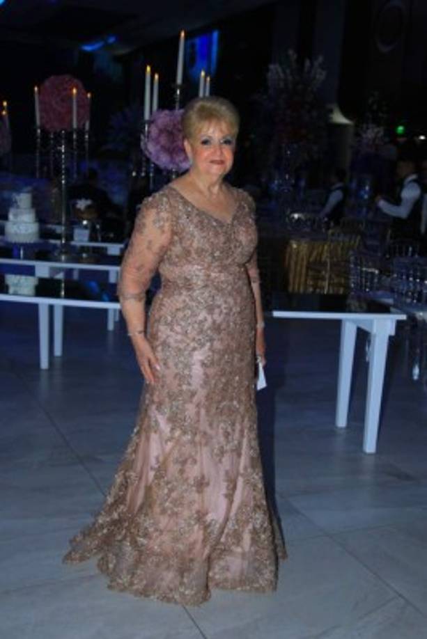 Gella Wolozny, regia de pies a cabeza.