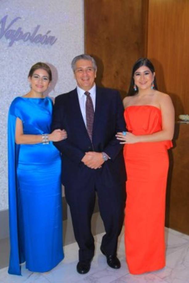 Ruth, Juan Carlos y Luciana Sabillón.