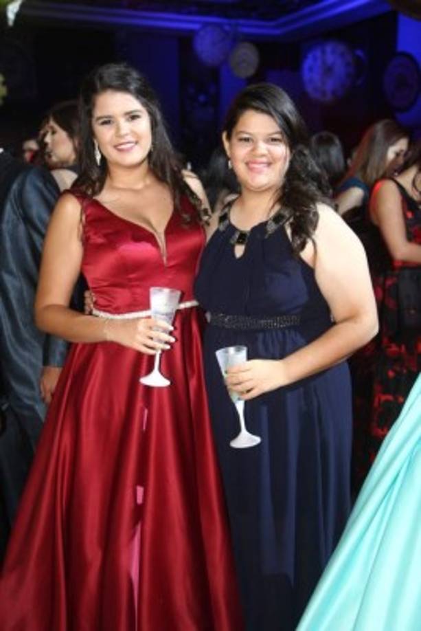 Michelle Calderón y Alma Funes.