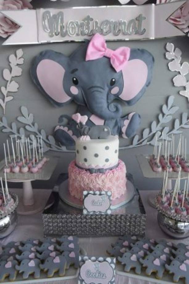 El hermoso pastel de la fiesta maternal.