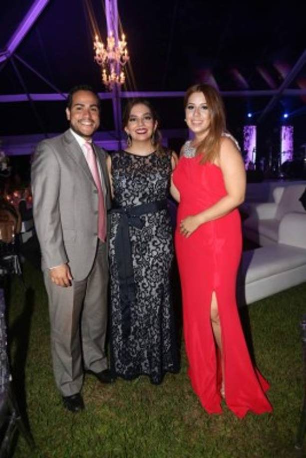 David Garay, MaFer Gómez y Nicole Laitano.