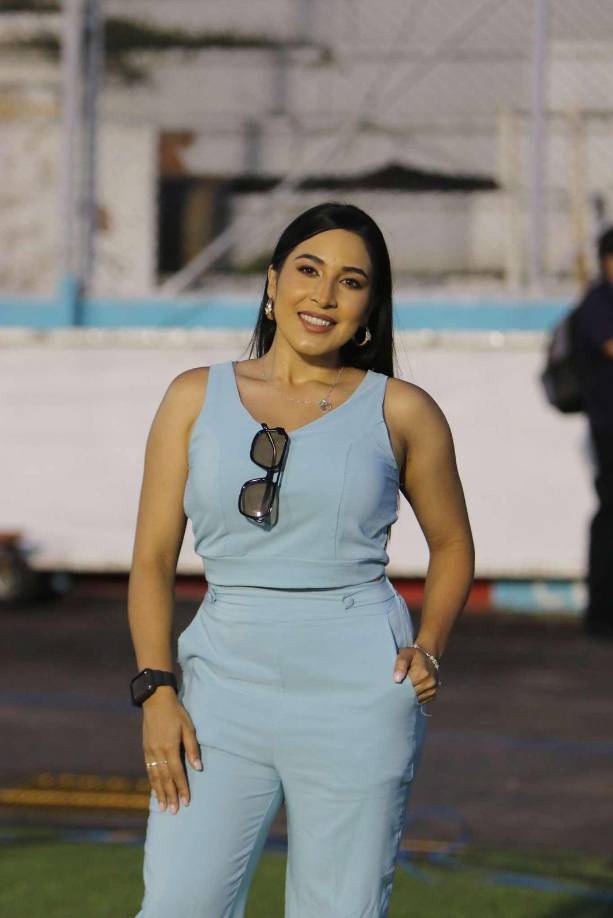 Las hermosas periodistas deportivas se hicieron presentes en el recinto capitalino.