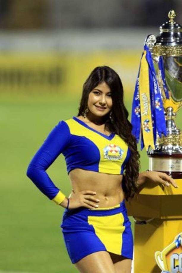 La Copa estuvo resguardada por esta belleza.